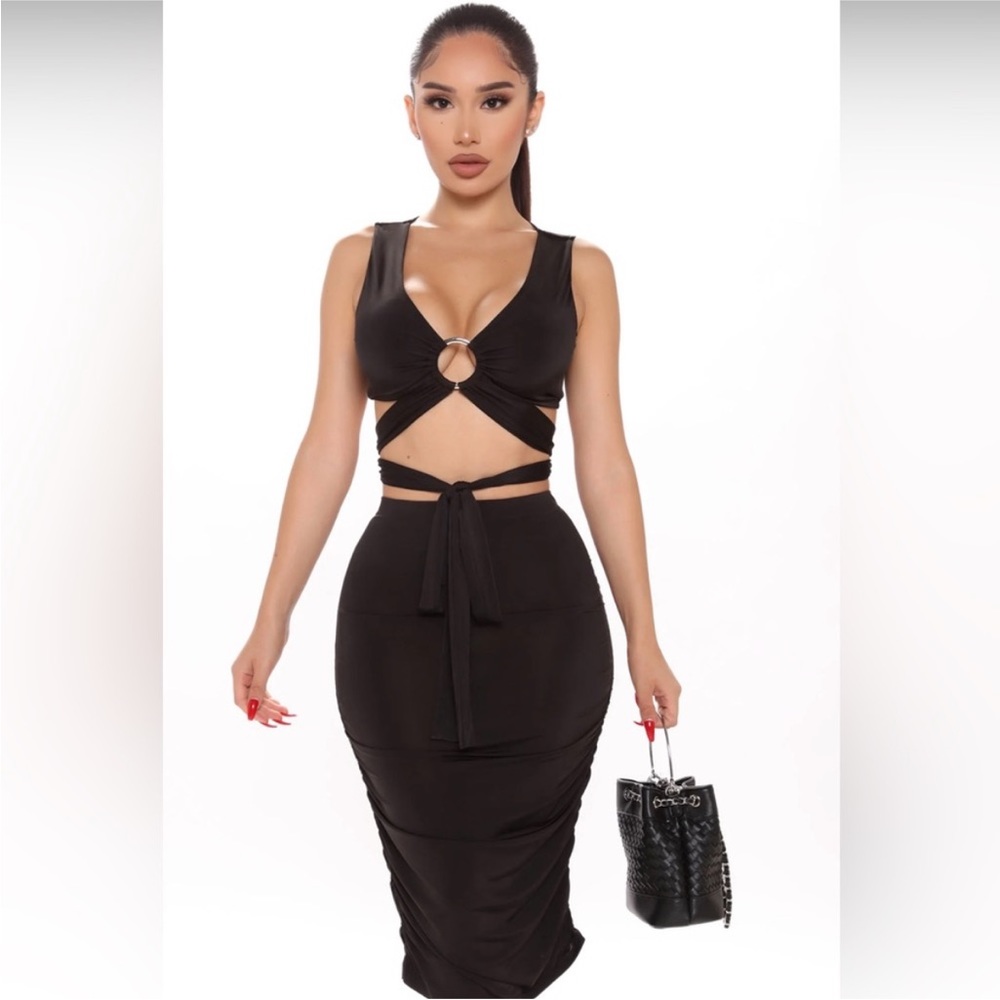 ❌SOLD❌NWOT Fashion Nova Criss Cross Cutout Black Crop Top & Mini Skirt Set